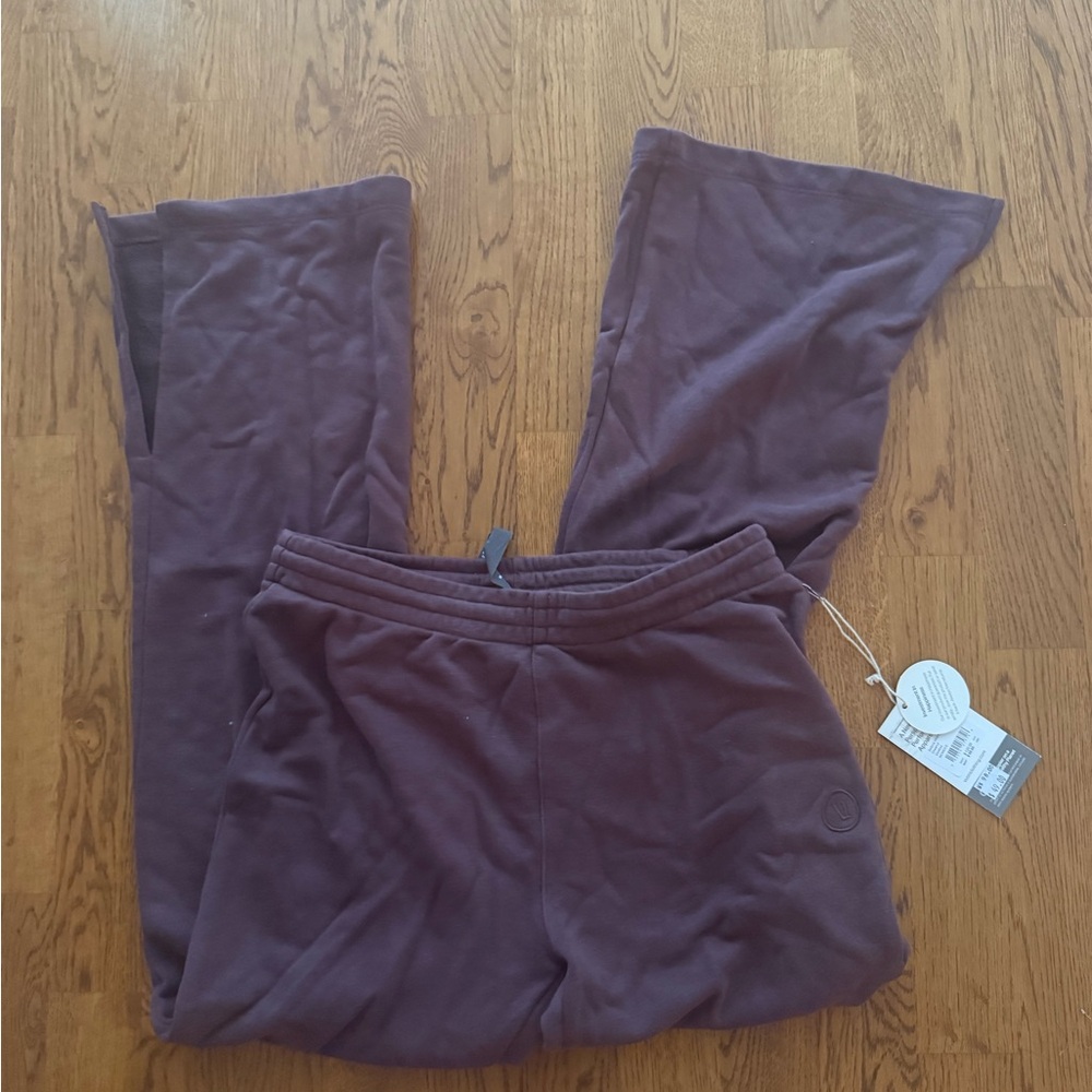 Vuori Sedona Wideleg Sweatpant
Chestnut - Picture 3 of 6